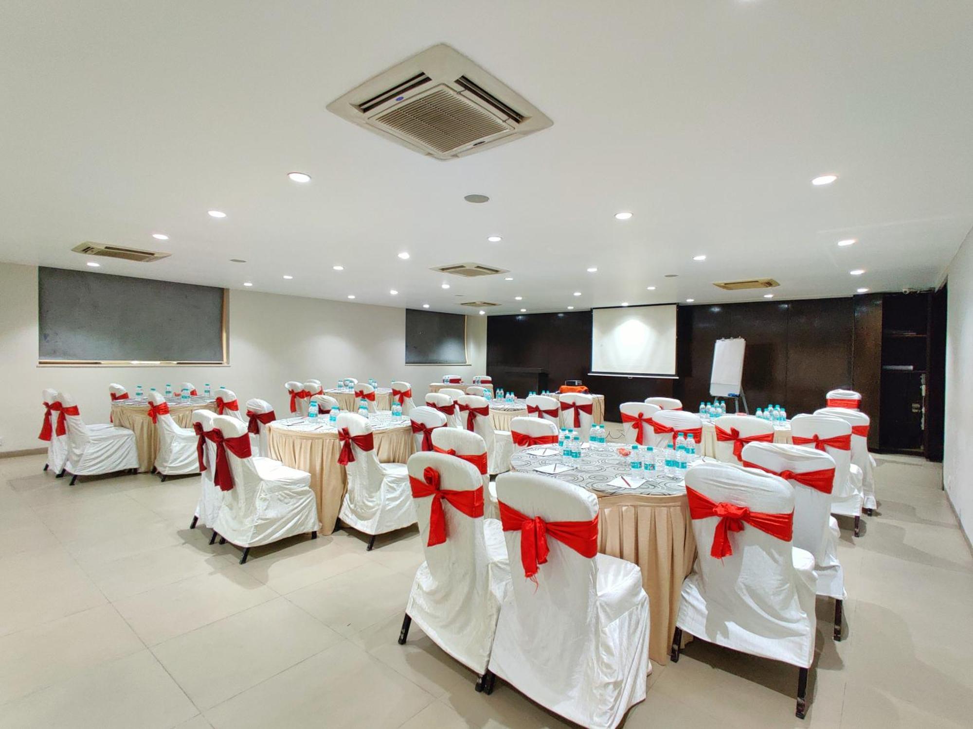 Citrus Hotel Лонавла Екстер'єр фото